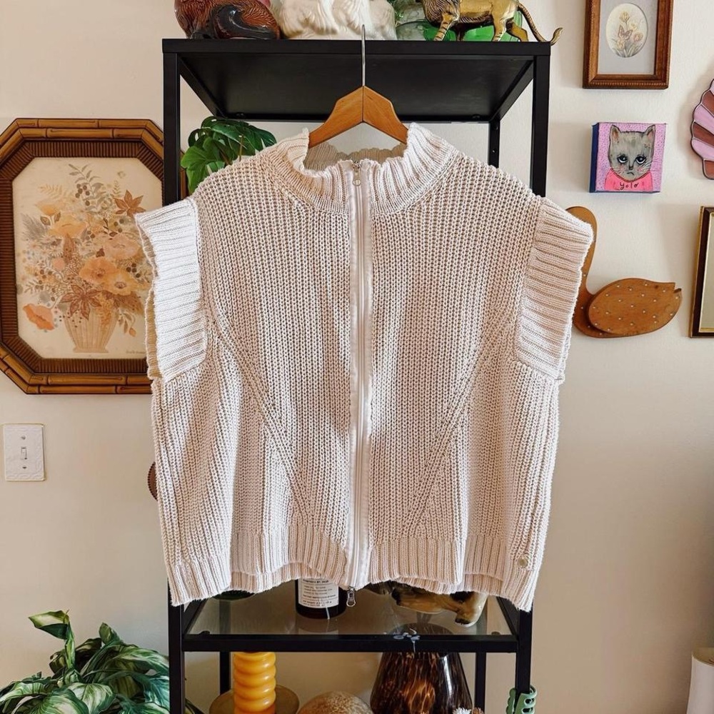 Vintage sleeveless sweater vest